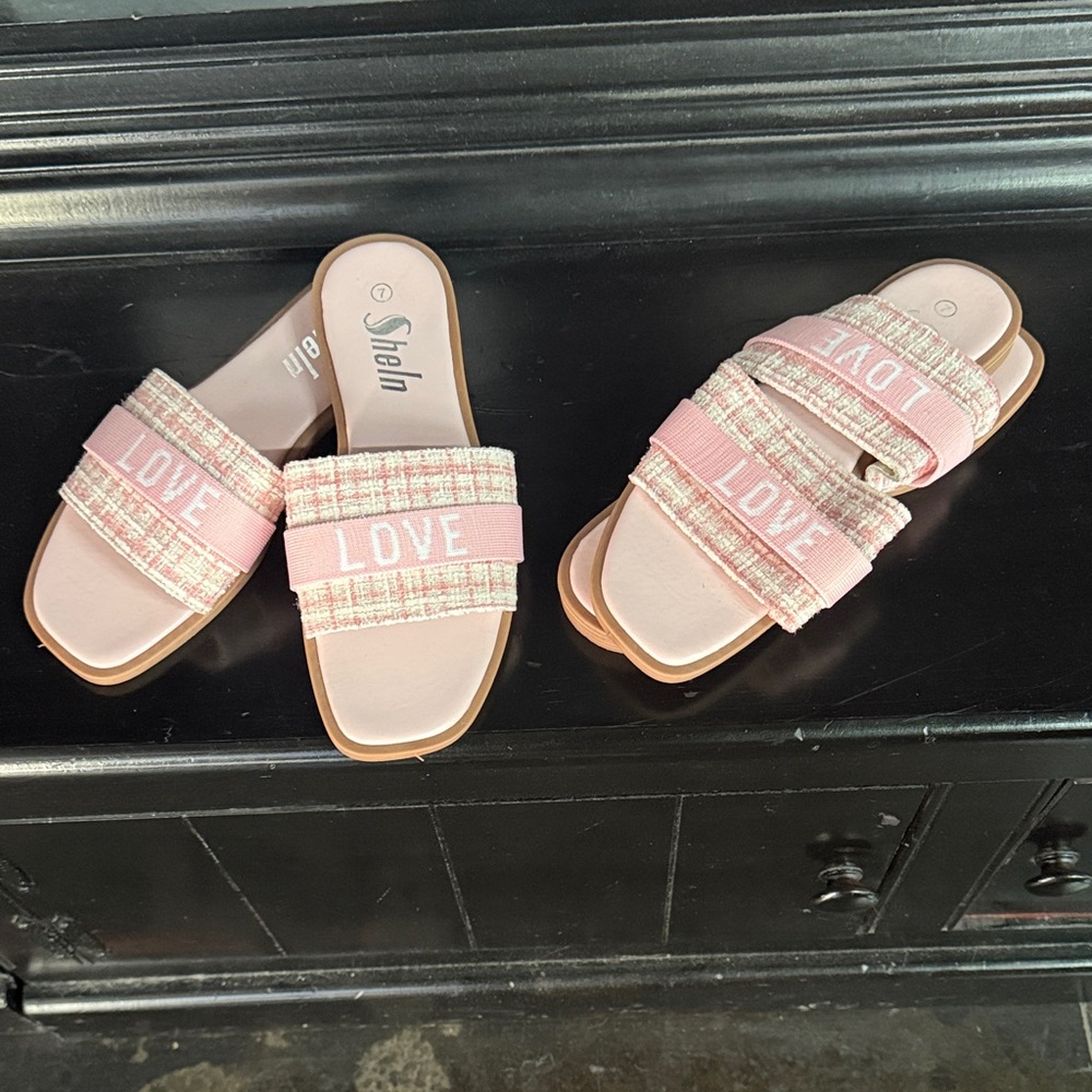 SHEIN Pink Plaid Love Strap Sandals size 7 great gifts!